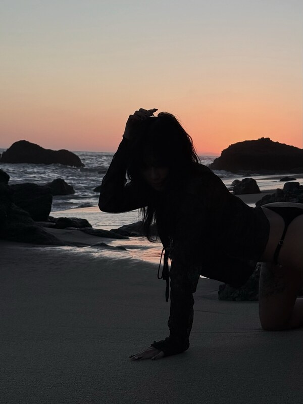 kaz.uhh nude photo 33