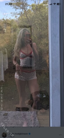 Keely Hodgkinson nude photo 5