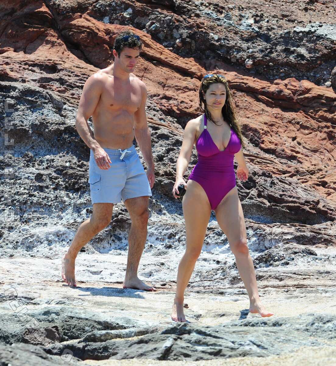 Kelly Brook nude photo 10