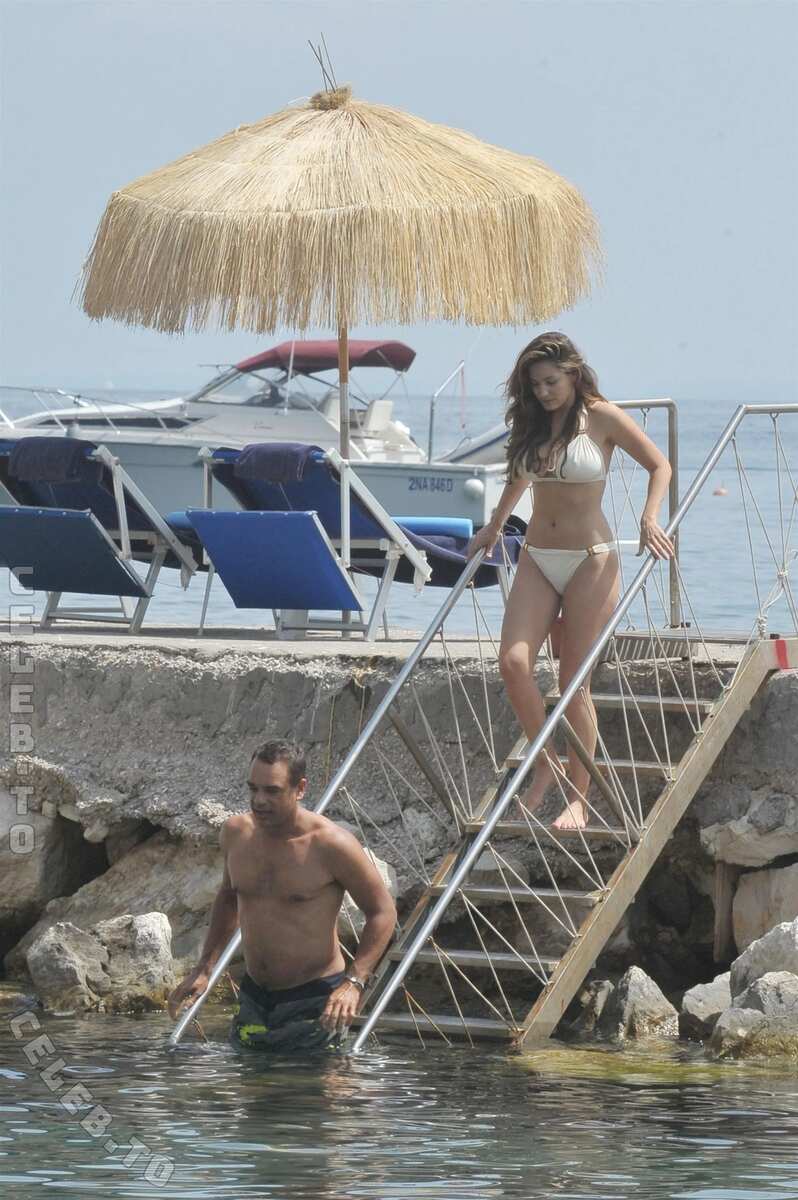 Kelly Brook nude photo 7