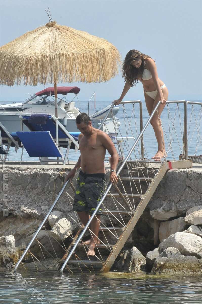 Kelly Brook nude photo 8