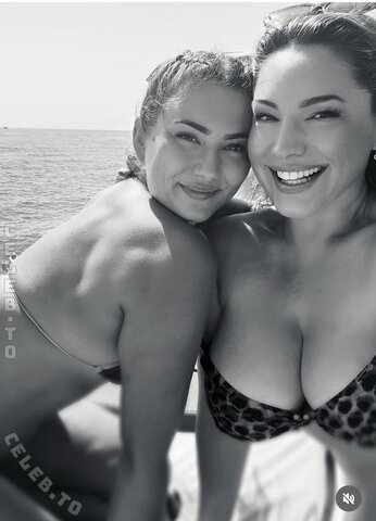 Kelly Brook photo 4
