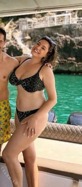 Kelly Brook nude photo 5