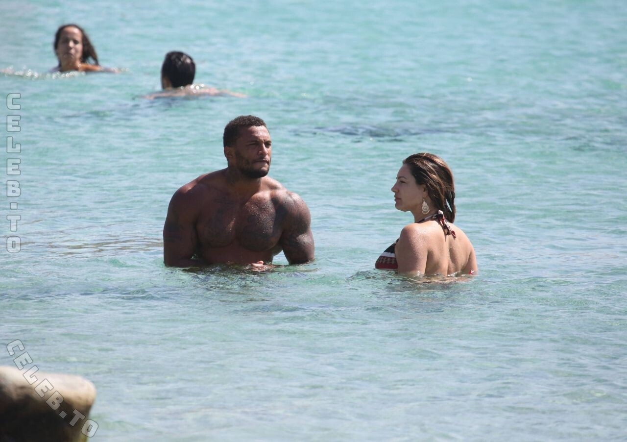 Kelly Brook nude photo 14