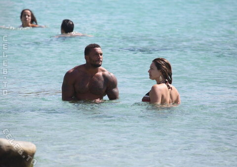 Kelly Brook nude photo 107