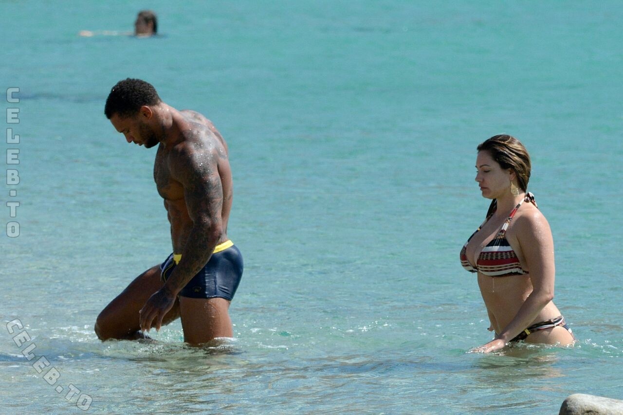 Kelly Brook nude photo 16