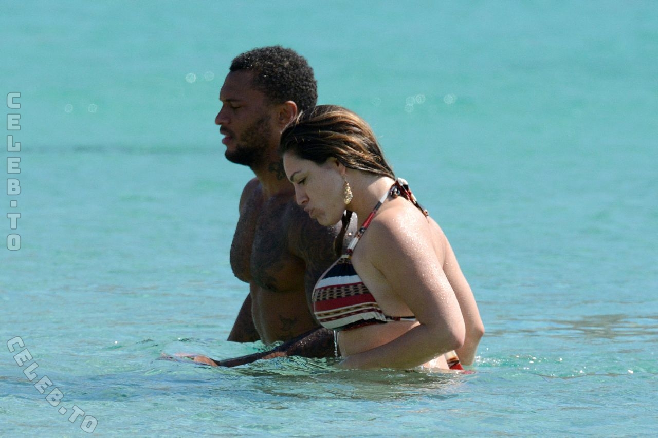 Kelly Brook nude photo 17