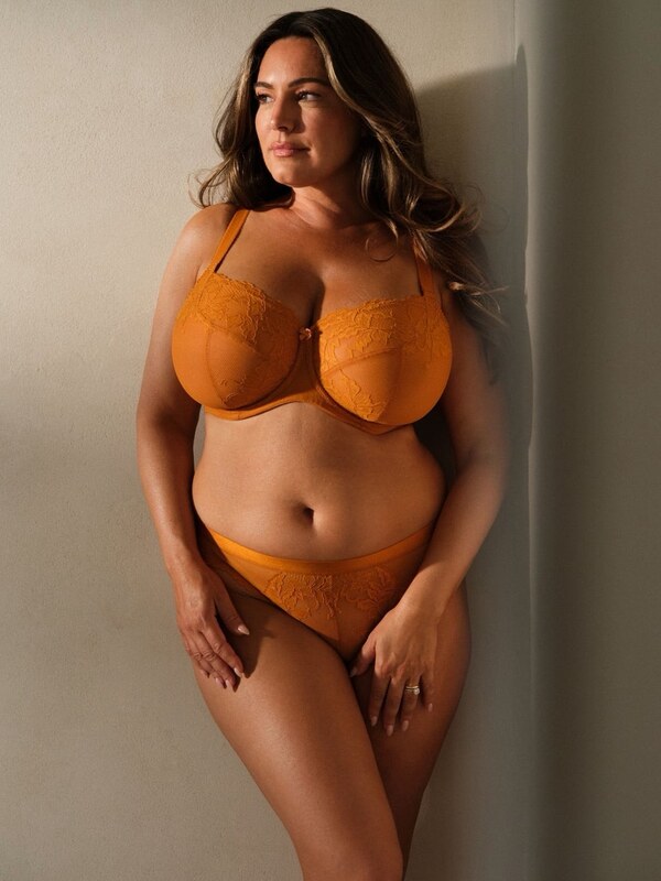 Kelly Brook nude photo 2