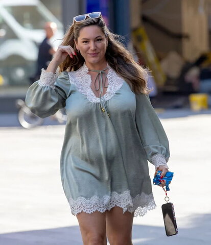 Kelly Brook nude photo 55