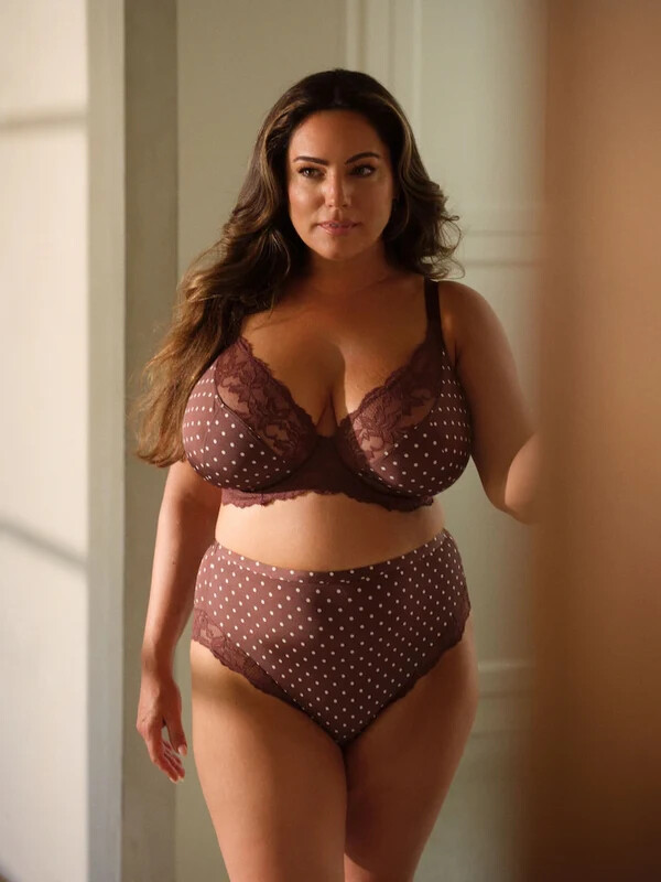 Kelly Brook nude photo 3