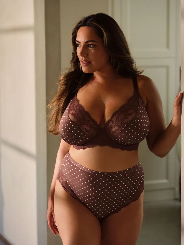 Kelly Brook nude photo 4