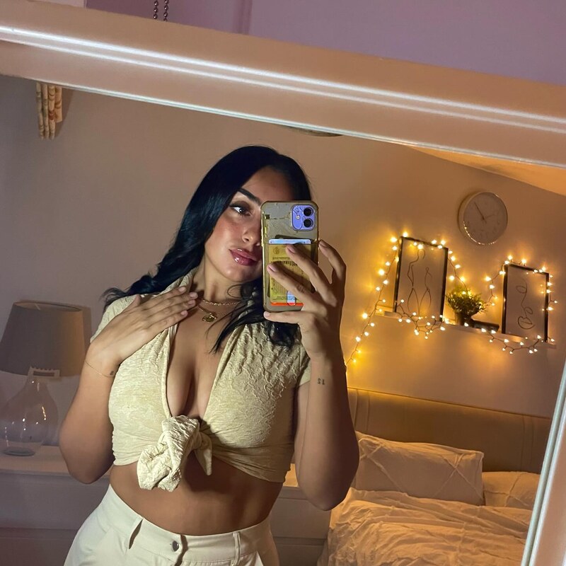 Kelly Figueira nude photo 10