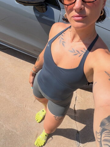 Kelly Matthews nude photo 2