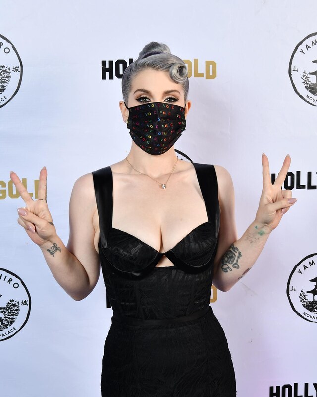 Kelly Osbourne nude photo 3