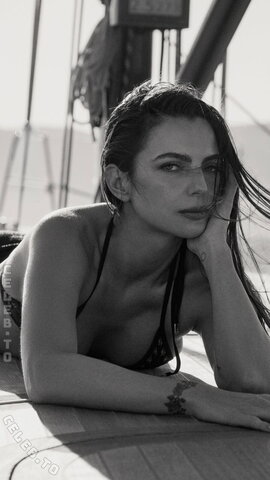 Kelly Piquet nude photo 1