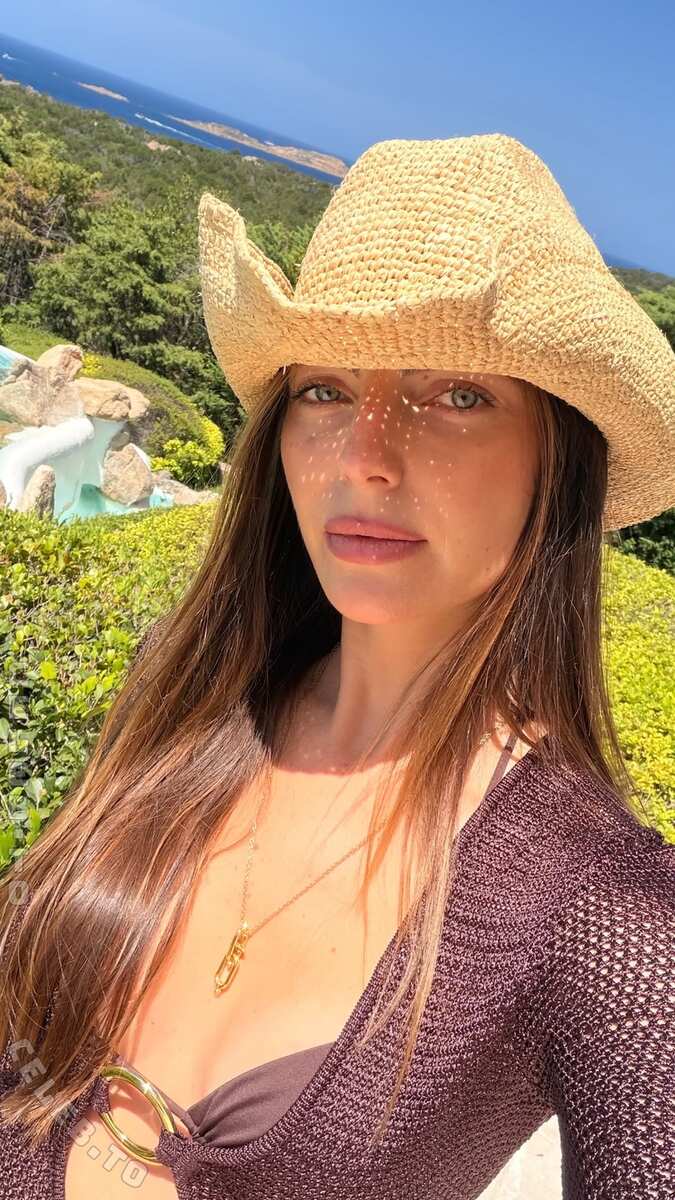 Kelly Piquet nude photo 3