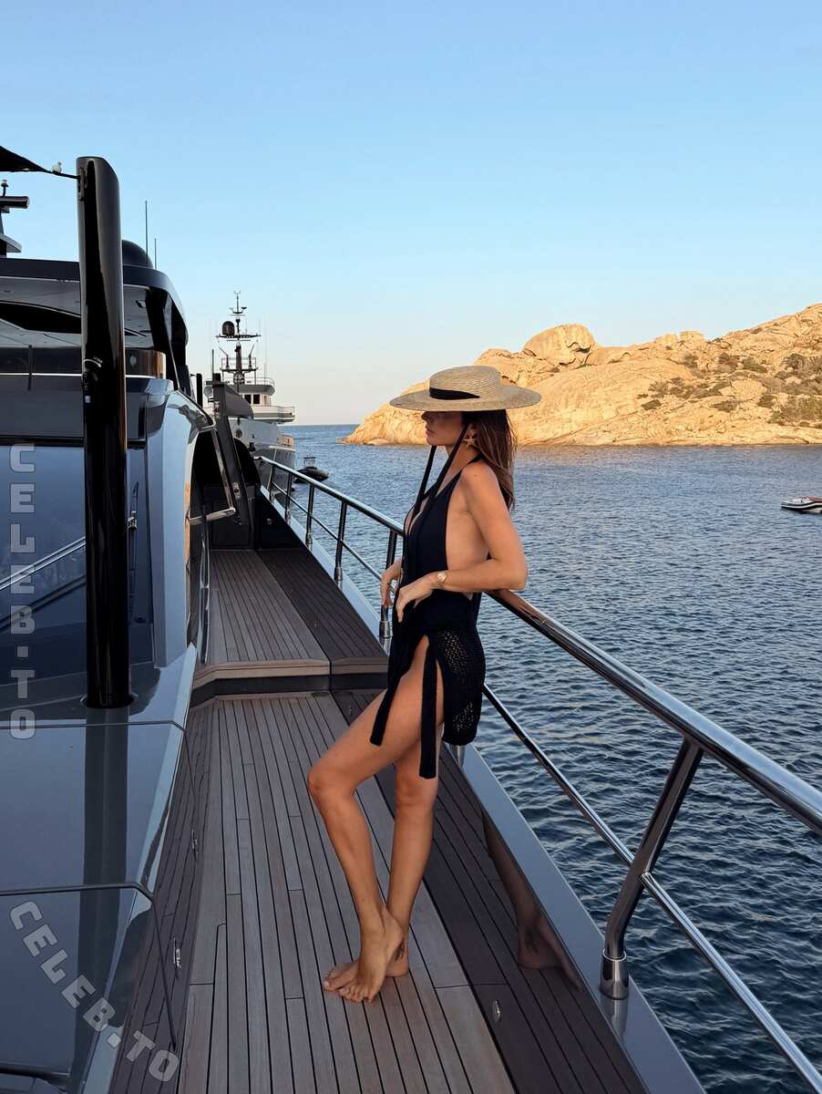 Kelly Piquet nude photo 4