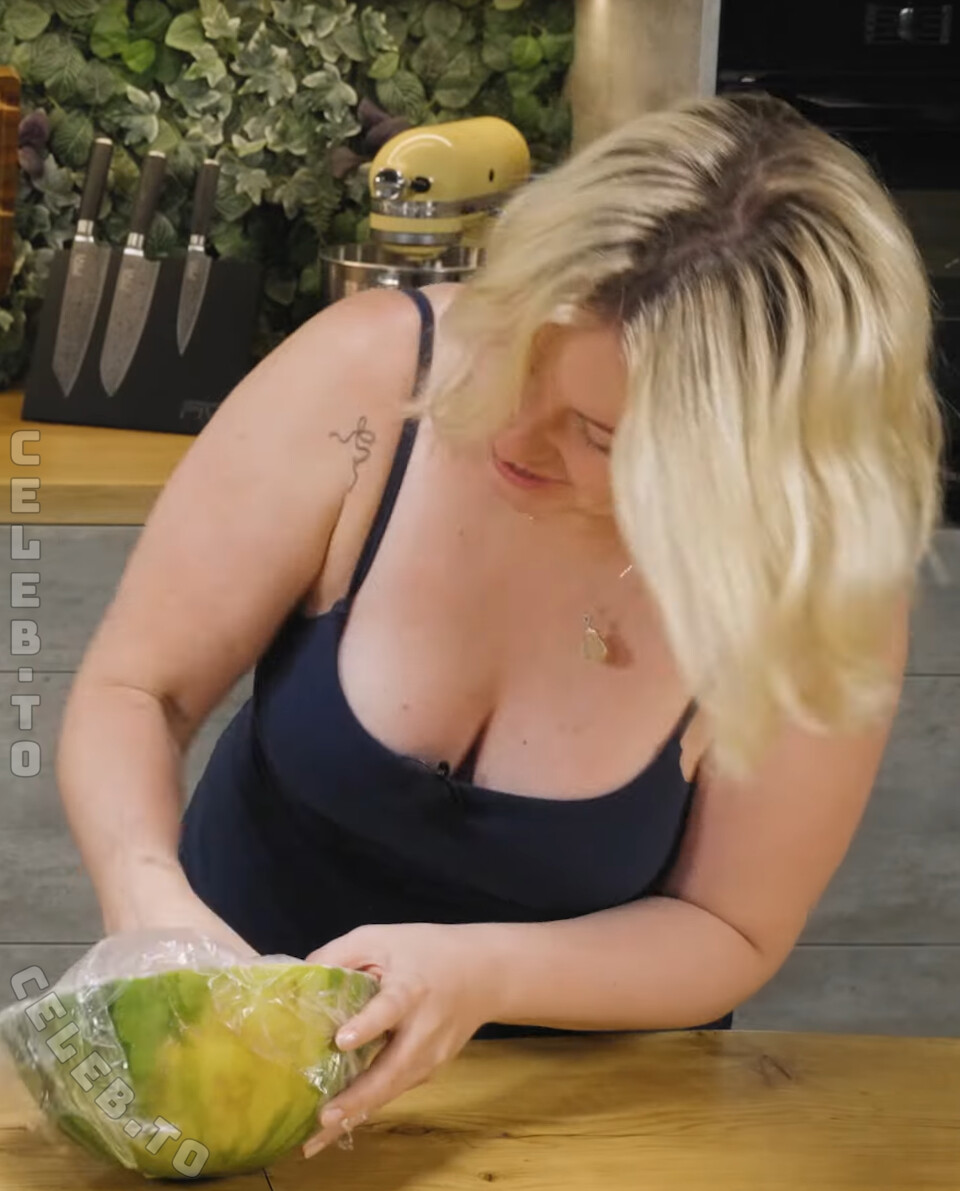 KellyMissesvlog nude photo 4