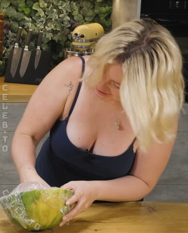 KellyMissesvlog nude photo 6