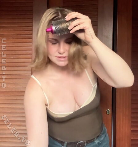 KellyMissesvlog nude photo 17
