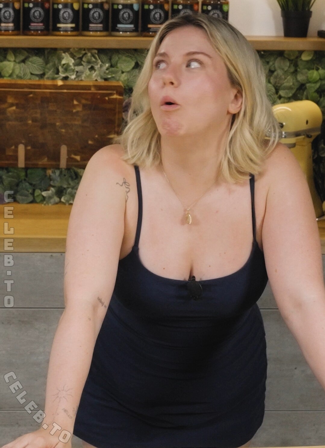 KellyMissesvlog nude photo 2