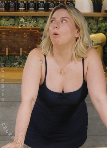 KellyMissesvlog nude photo 13