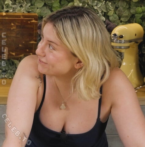 KellyMissesvlog nude photo 11