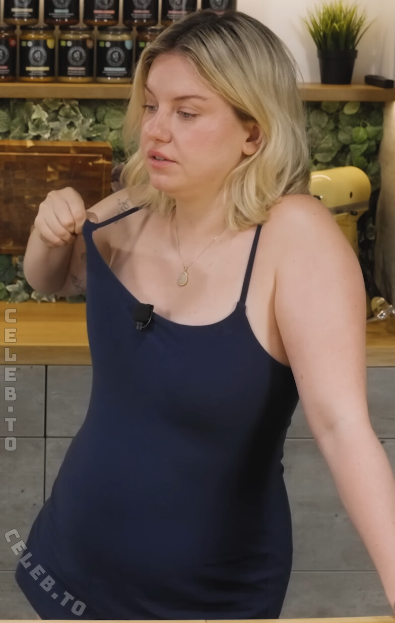 KellyMissesvlog nude photo 6
