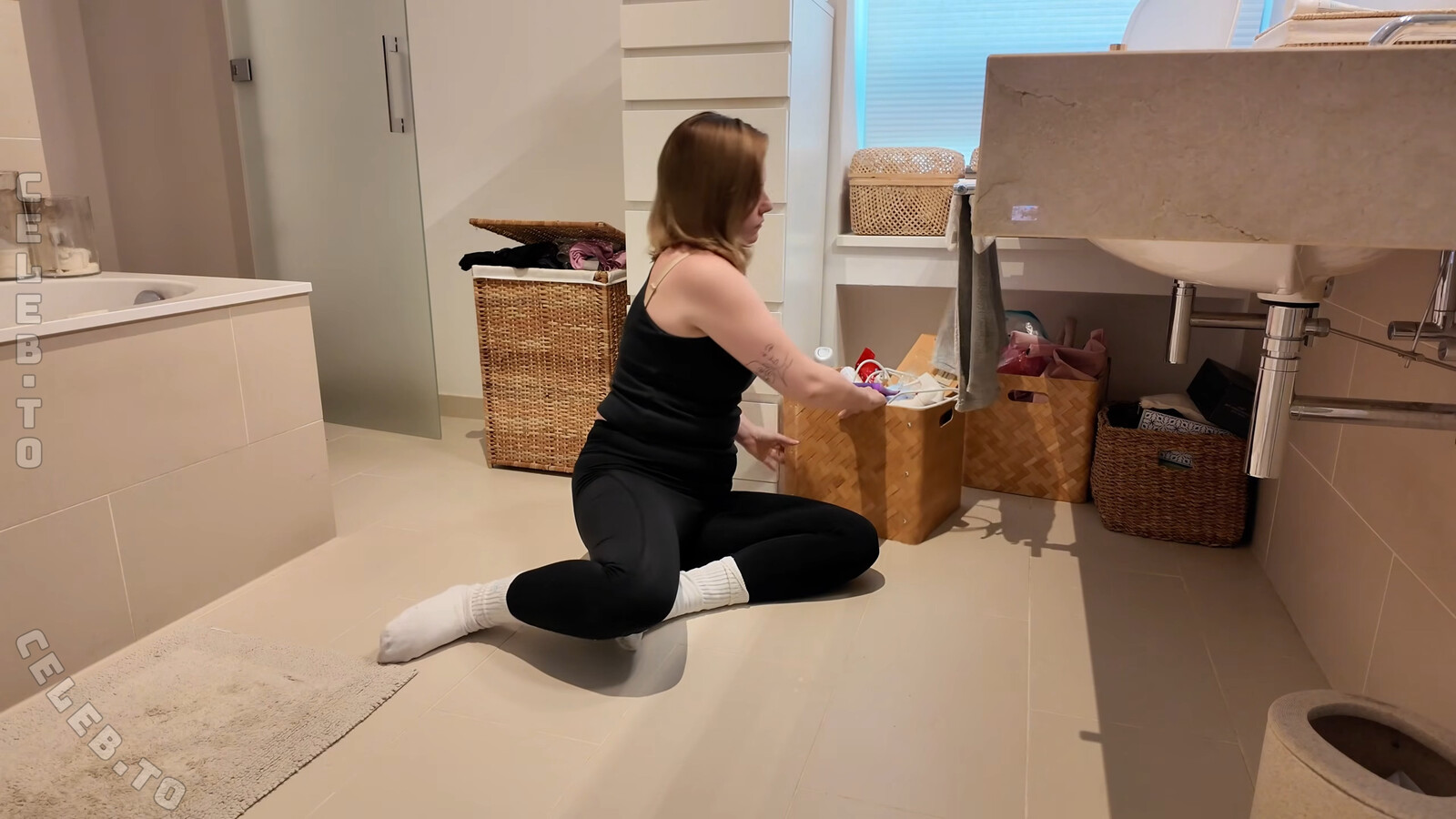 KellyMissesvlog nude photo 2
