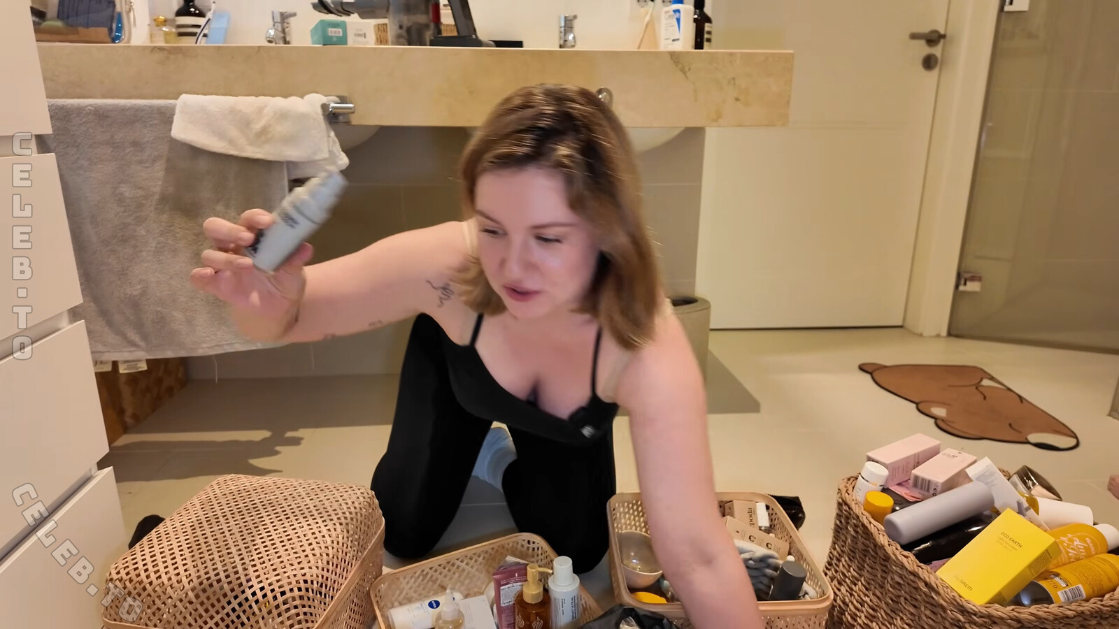 KellyMissesvlog nude photo 4
