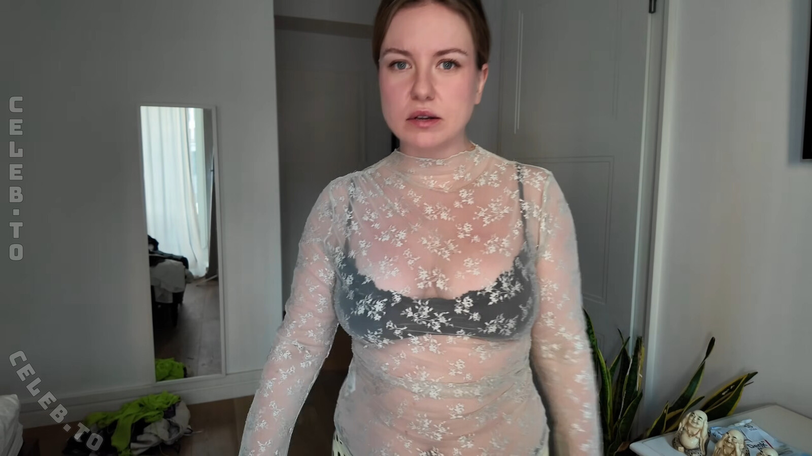 KellyMissesvlog nude photo 11