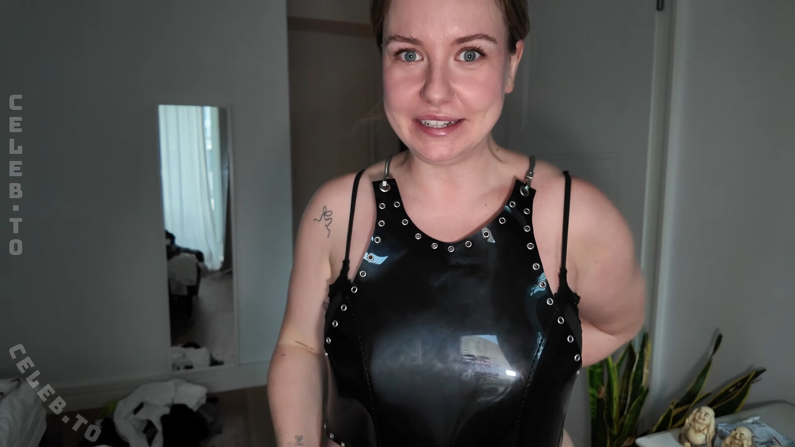 KellyMissesvlog nude photo 14