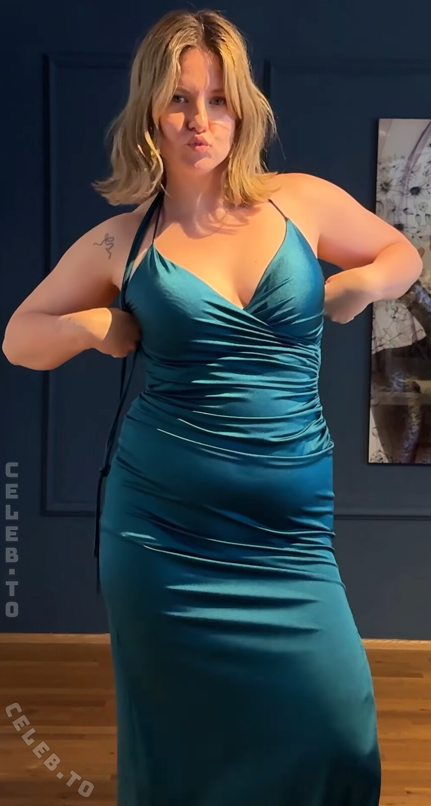 KellyMissesvlog nude photo 5