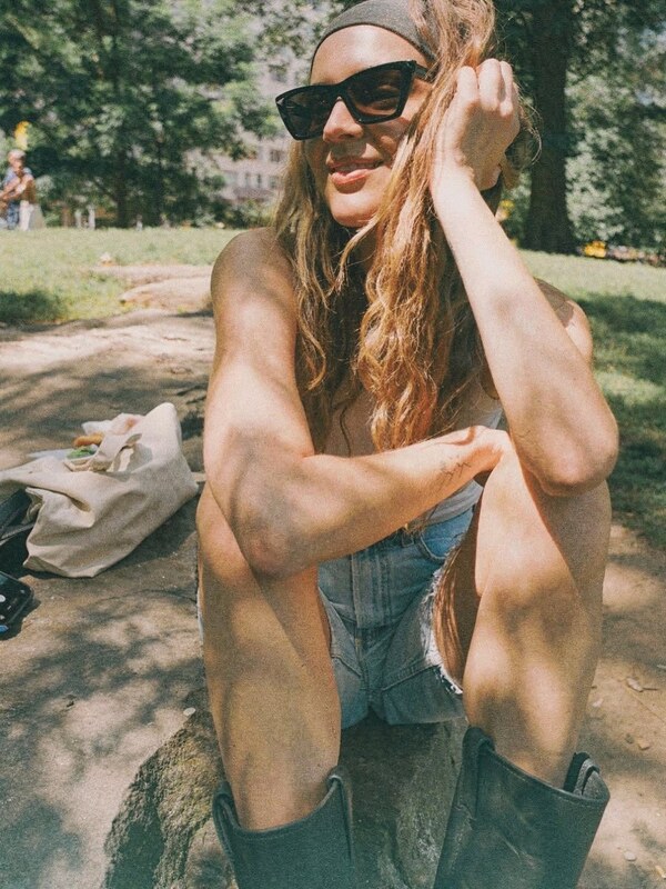 Kelsea Ballerini nude photo 4