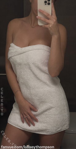 Kelsey Thompson nude photo 3
