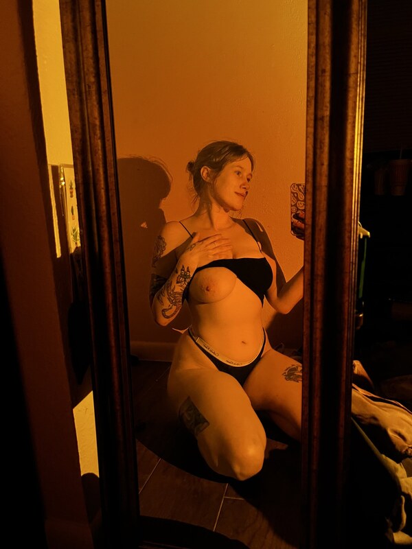 kelsie nude photo 3