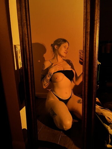 kelsie nude photo 32