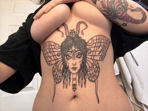 kelsie nude photo 13