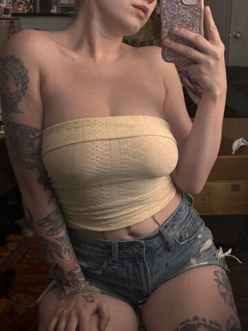 kelsie nude photo 4