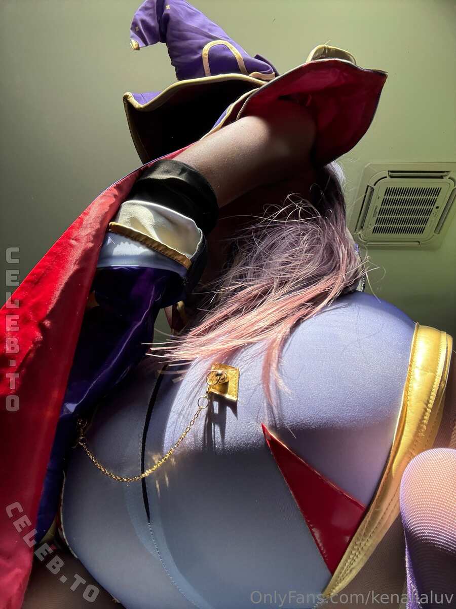 Kenalialuv nude photo 2
