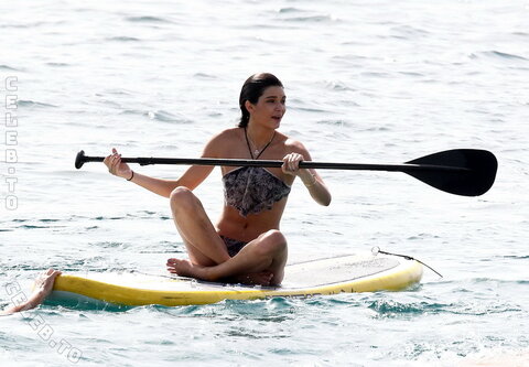 Kendall Jenner nude photo 23