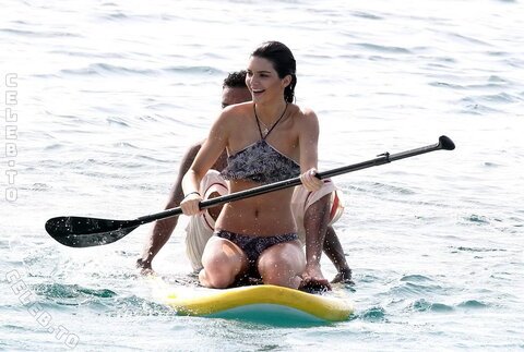 Kendall Jenner nude photo 17