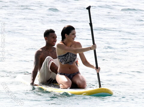 Kendall Jenner nude photo 16