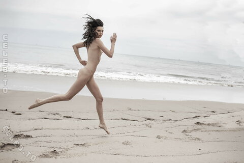 Kendall Jenner nude photo 32