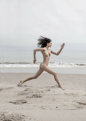 Kendall Jenner nude photo 9