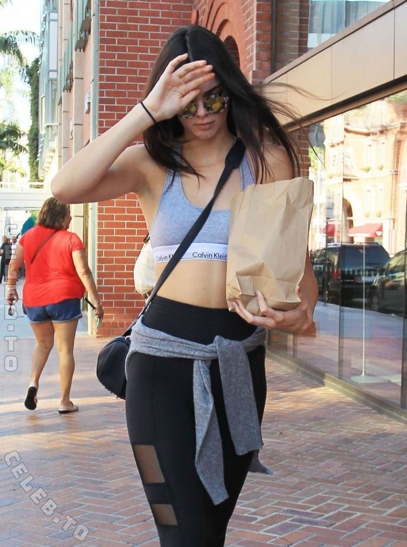 Kendall Jenner nude photo 3