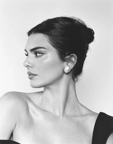 Kendall Jenner nude photo 23