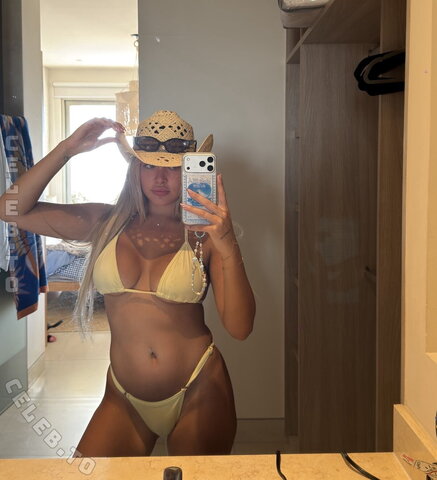 Kendra Rowe nude photo 34