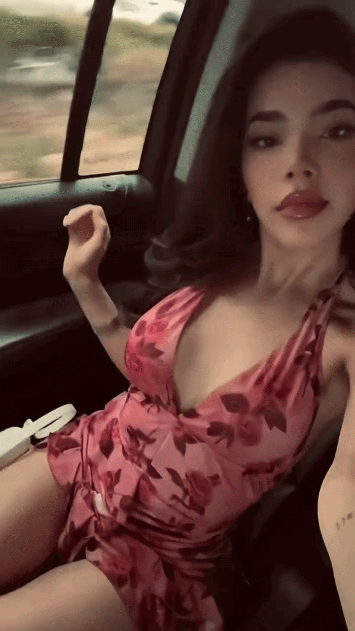 Kenia Os nude photo 3