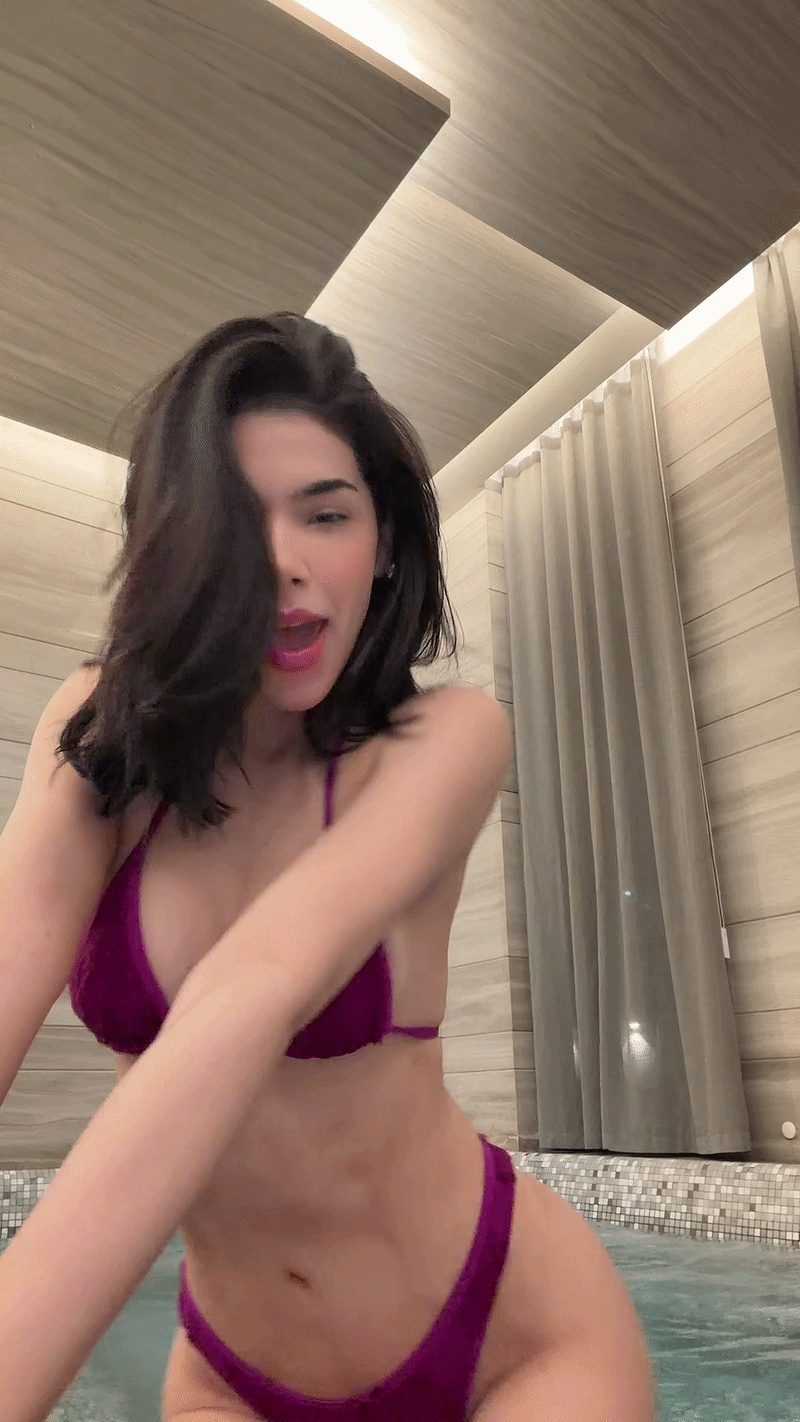 Kenia Os nude photo 5